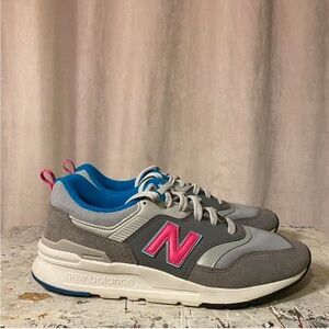 New Balance Men's Gray and Pink Sneakers